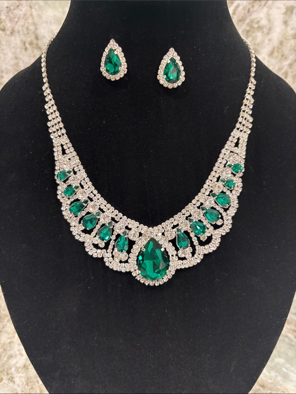 Faux Emerald Teardrop Crystal Necklace and Earrings Set